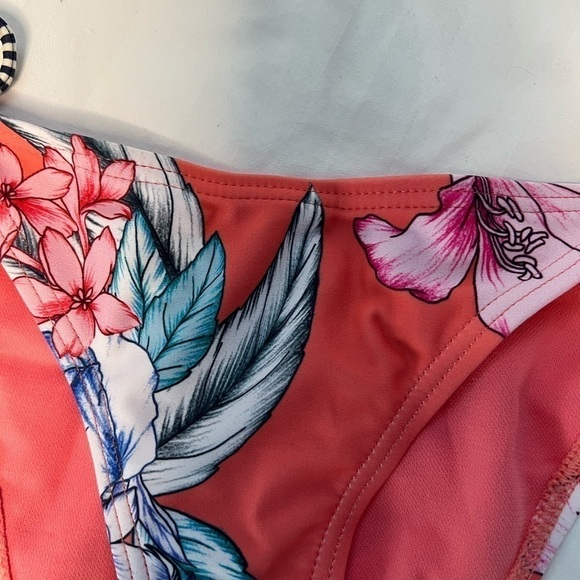 JUNIORS daffodil Bikini bottom Barbie core size junior M - Picture 5 of 7